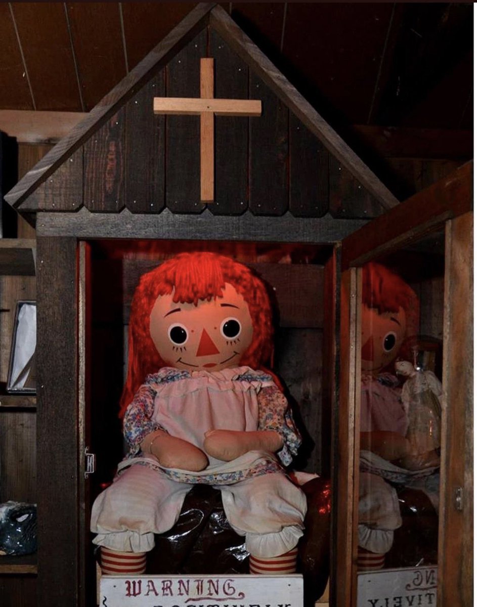 ppmarquezmx's tweet photo. No quiero espantarlos pero si no dan RT en 5 segundos Anabelle se aparecerá debajo de su cama. 👻#FelizViernesATodos https://t.co/CK63jcFjXw
