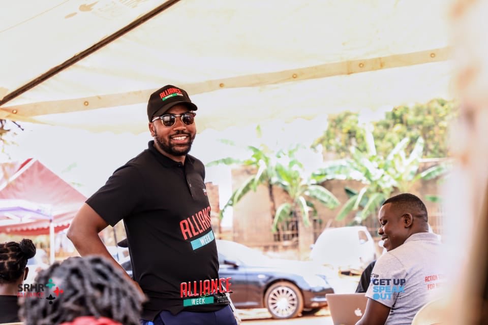 reachahand's tweet photo. Look who joined the #AllianceWeek2020, our Founder and Team Leader @Hum_Nabimanya put on his peer educator’s jacket to share experience with young people on how they can claim their spaces and be at the forefront of creating positive change amongst their peers. #GetUpSpeakOut https://t.co/4eDr8X45iE