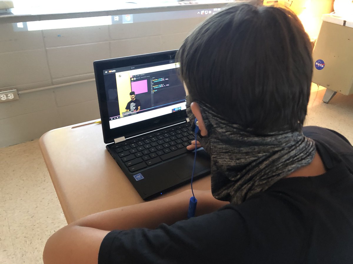 BportMiddle's tweet photo. 8th graders are getting some coding work done in STEM class today!  #TigerUp https://t.co/Ck8o8SiKFi