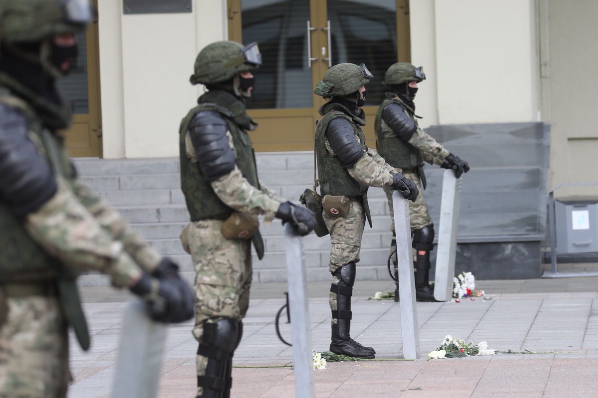 The spontaneous rally of 10 thousand reached the Independence square. 14 soldiers are in front of the house of government. They put shields on the ground. Thus supported the protest. Female protesters began hugging them. It's so emotional!