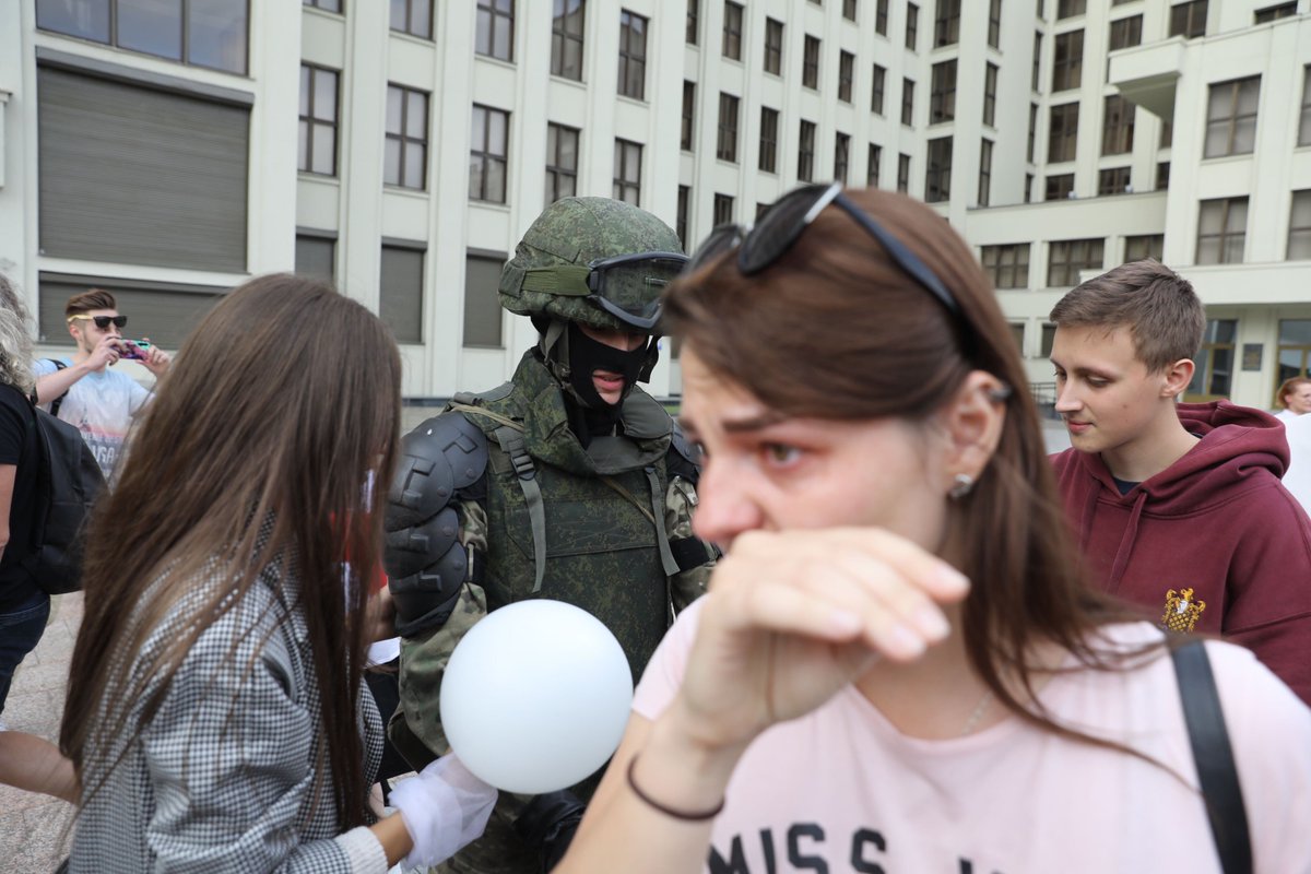 The spontaneous rally of 10 thousand reached the Independence square. 14 soldiers are in front of the house of government. They put shields on the ground. Thus supported the protest. Female protesters began hugging them. It's so emotional!