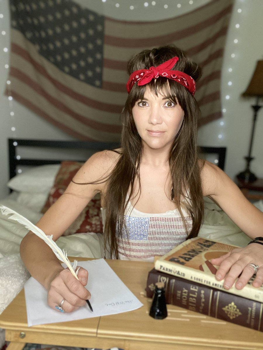 RaelynNelson's tweet photo. I’m announcing my candidacy for president of the United States. I’ve watched one episode of “West Wing” and almost all of “Veep,” so I think I’d be pretty good. Vote Nelson 4 ‘20! #election2020 #nelson2020 #nelson420 https://t.co/YuLoFzy9lB