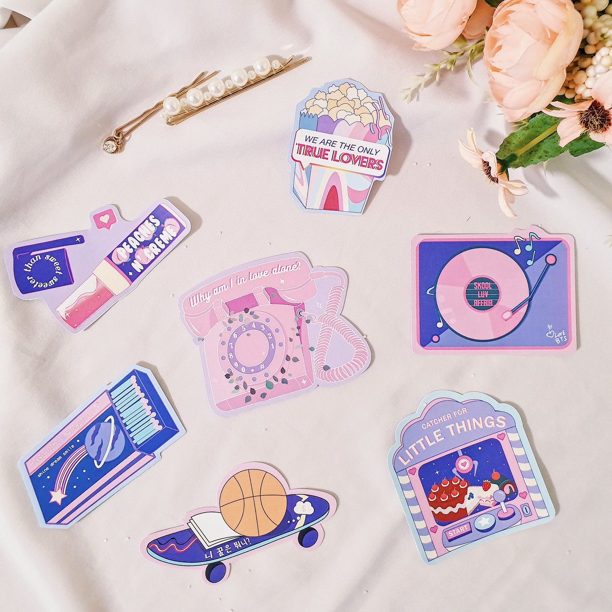 partaeanimal's tweet photo. 𝒇𝒐𝒓𝒆𝒗𝒆𝒓 𝒂𝒏𝒅 𝒂𝒍𝒘𝒂𝒚𝒔💖️✨
[BATCH 2]
Pastel and 90's inspired BTS fangoods by @partaeanimal and @pocketseoks🌸💫

🦋 Stickers, postcards, compact mirror &amp; drawstring pouch
💞 Open till 12 Sep
🌻 DM for overseas GOs

More info in form! ⬇💛💐
https://t.co/UPZTbHoHRk https://t.co/h0ibYdCz94