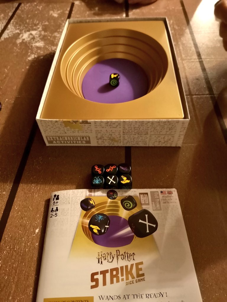 ¡Noche de Juegos!
1. Zumos (David Amorín y Ramón Redondo, <a href="/smarttrollgames/">Smart Troll Games</a>)
2. Bandida (Martin Nedergaard, <a href="/Helvetiq/">HELVETIQ</a>)
3. Taco Gato Cabra Queso Pizza (Dave Campbell, <a href="/LudiloJuegos/">Lúdilo</a>)
4. Strike Harry Potter (Dieter NüBle, <a href="/RavensburgerUK/">Ravensburger UK</a>)