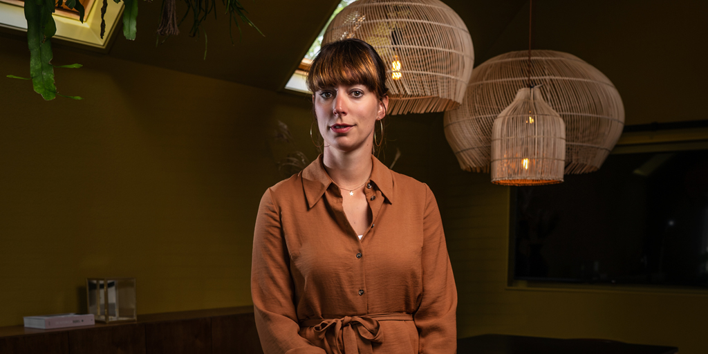 "Mensen zijn interieur steeds belangrijker gaan vinden. Je merkt ook echt dat klanten hier behoefte aan hebben en de hulp kunnen gebruiken" – lees het volledige interview met onze interieuradviseur <a href="/Rieanne84/">Rie-Anne Faber</a> op onze website hekstra.nl/echte-schoonhe…