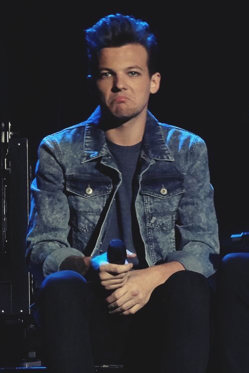 Thread by @rachelsobsessed, Louis Tomlinson in denim jackets~a thread we  all need~ Firstly this iconic []