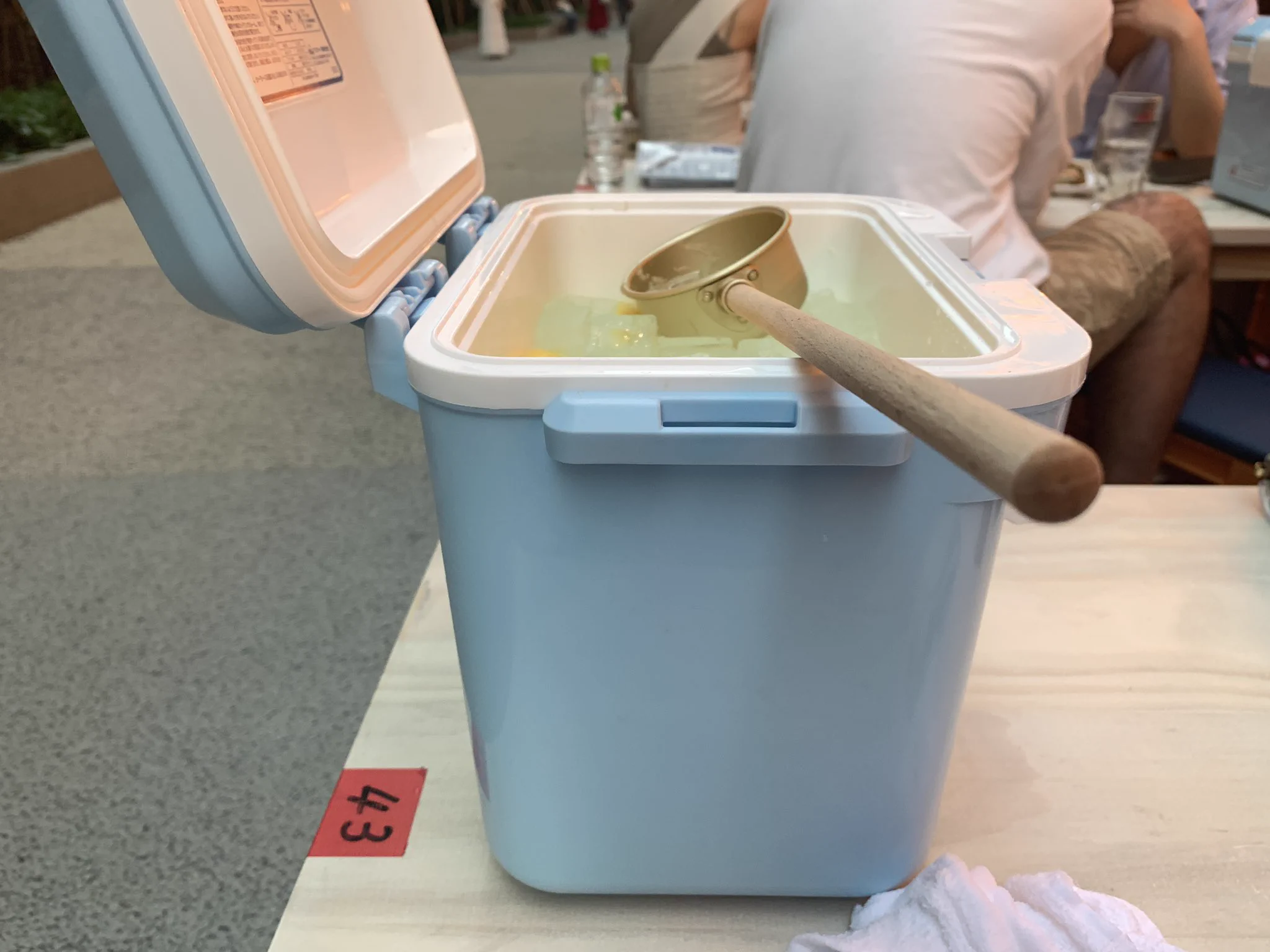 こういう偏差値低い酒が好き？渋谷横町にある「クーラーボックスレモンサワー」！