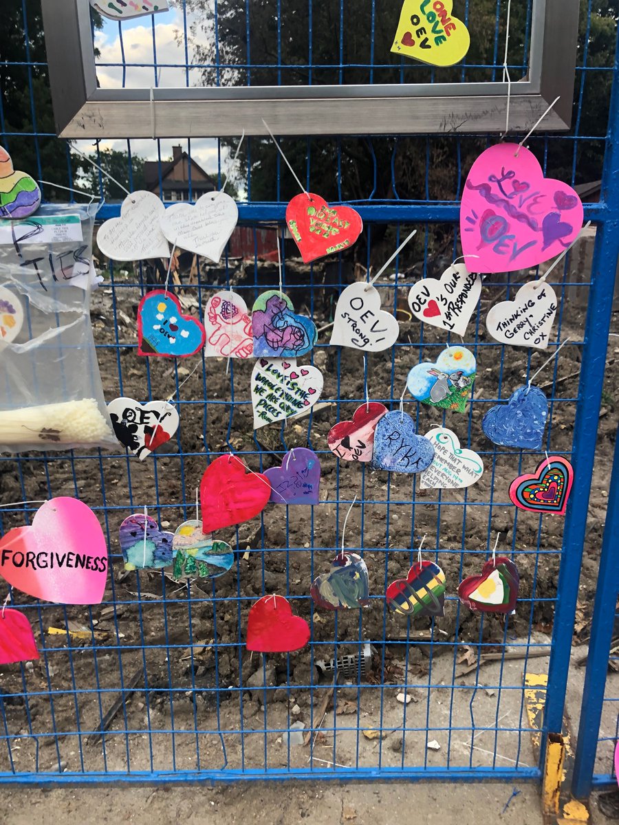 And then a particularly beautiful expression of community happened: hearts started to show up at the scene of the accident. When I think of  #Woodman, the scene is not of an explosion but of a wall of hand-painted hearts as the background for a community coming together. /6