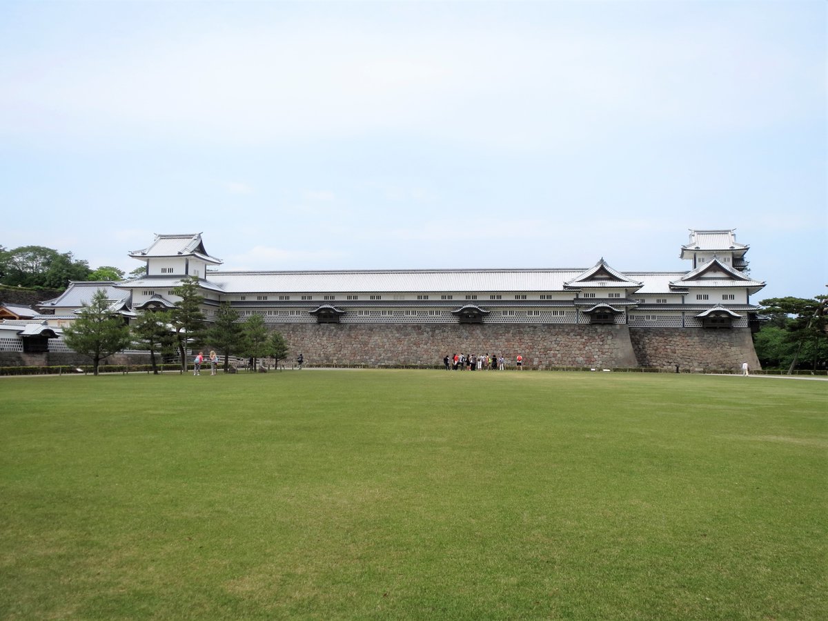 Many of the reconstructions are of structures demolished or lost in the 19th century (pic of Kanazawa Castle), but many others involve plans to replace concrete castles built during the postwar castle construction boom of the 1950s and 1960s. 3/19