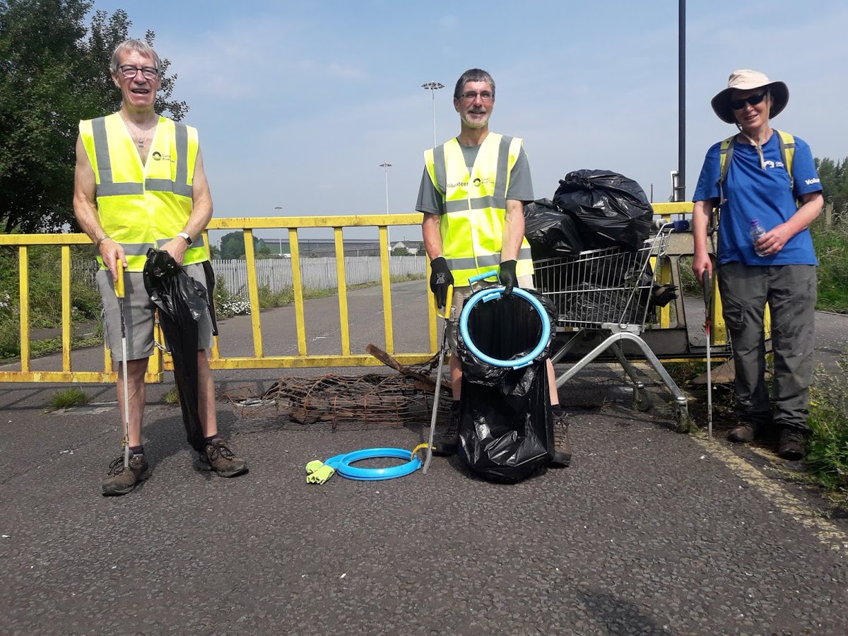 CrtPonting's tweet photo. Another hot day of litter clearance for our amazing volunteers! Here we are having collected 11 bags, 2 trolleys, 3 tires, and 1 road barrier in 3 hours of blistering heat! 
 #lifesbetterbywater @CRTvolunteers @CRTNorthWest @CRTBoating @CanalRiverTrust https://t.co/wF5GSpc5VK
