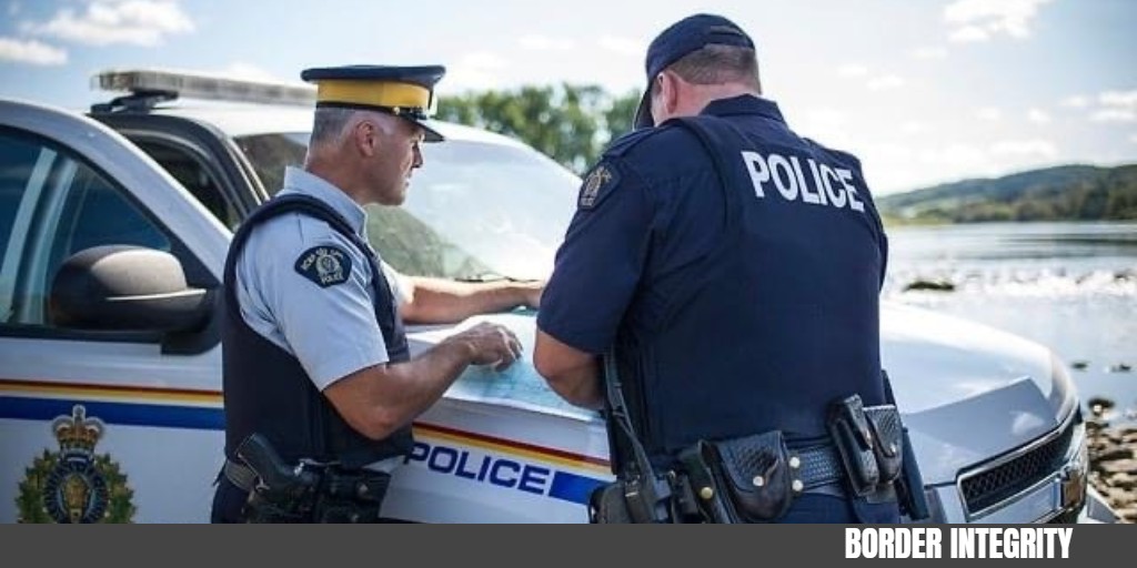 RCMPONT's tweet image. Long before the day of the #FloatDown, our Windsor RCMP Border Integrity unit begins planning a multi-agency response to ensure that the 🇺🇸🇨🇦 border remains secure and to help prevent the potential for criminal activity. #BorderIntegrity #Covid19 ^bh