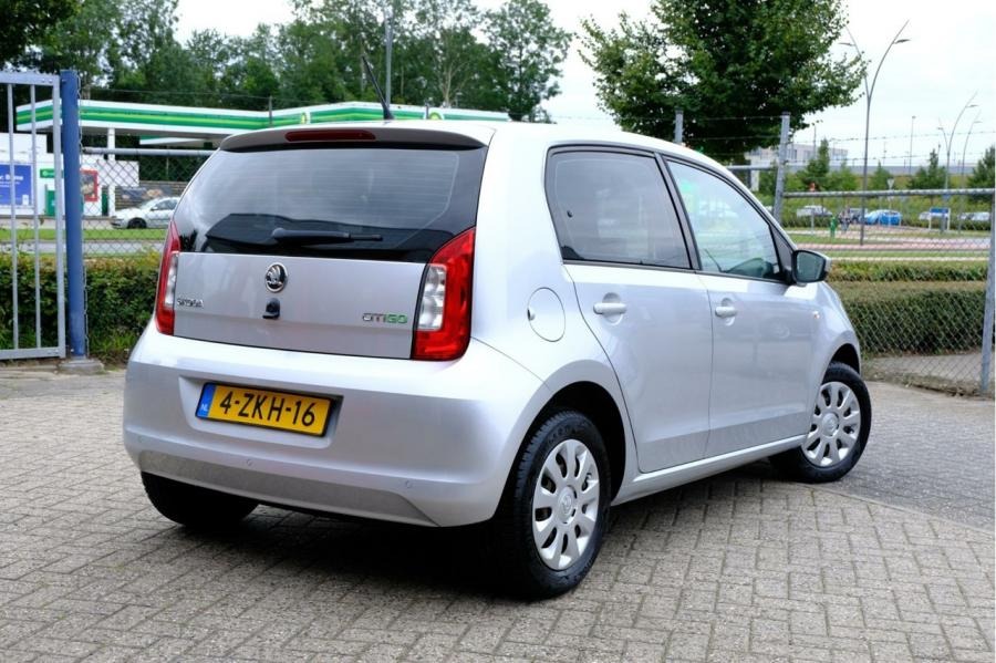 SmartGreenCars's tweet photo. 🚙🍃| Auto van de week: Skoda Citigo 1.0 CNG Greentech Sprint

Tijdens je vakantie leuke uitstapjes maken en goedkoop tanken? Deze Skoda Citigo op Groengas brengt je naar elke eindbestemming!

Meer informatie?
https://t.co/d7QzRPEzom

#skoda #citigo #groengas #vakantie https://t.co/uSa0sgEUFp