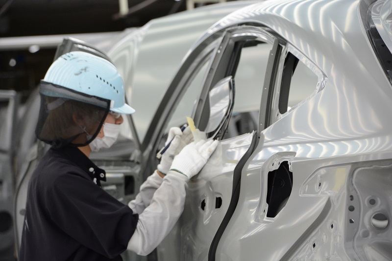ToyotaMotorCorp's tweet photo. This production process at one of Toyota's factories in Takaoka Plant includes quality checks to do our best to ensure the highest quality for our customers. Do you know which model this body is? #Toyota #FactoryFriday #MakeEverBetterCars #BuiltInQuality #ToyotaProductionSystem https://t.co/rUK3ZGeHe0