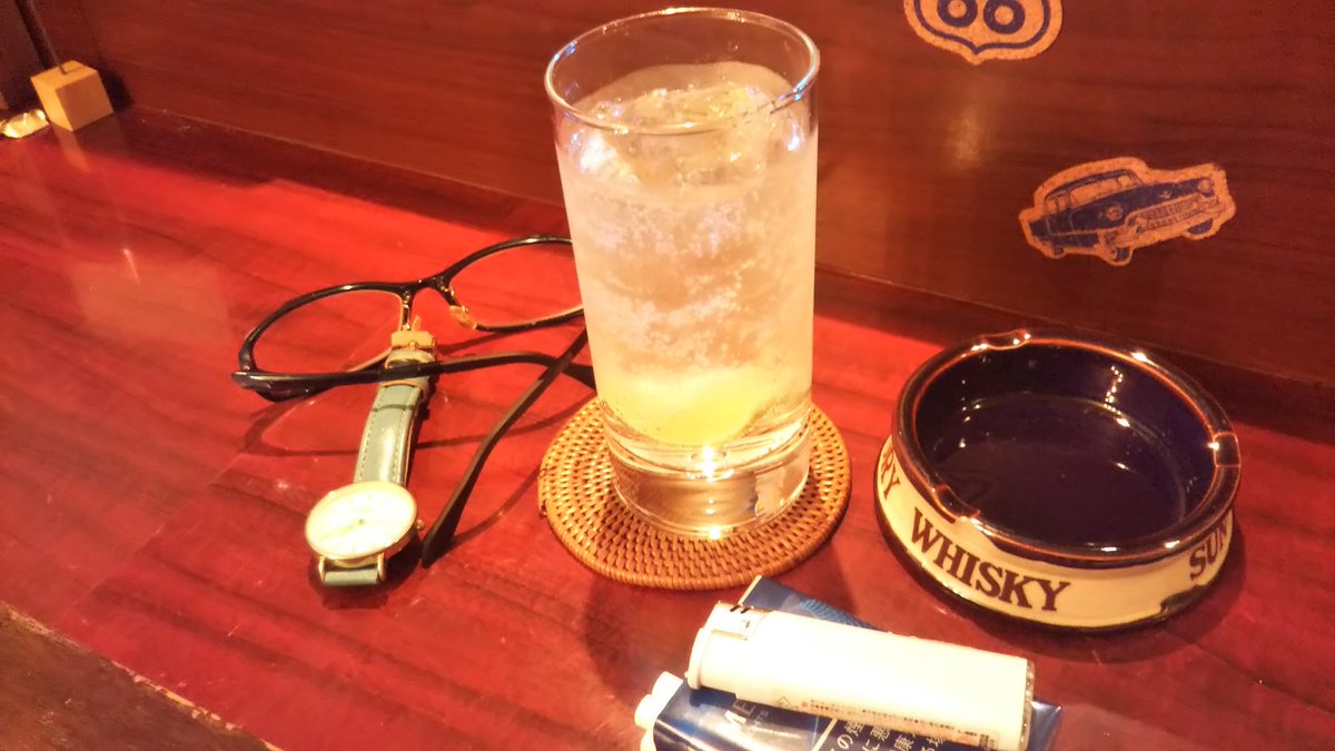 YkFjkwume8's tweet photo. あえて危険をおかすスタイル。
#高槻市 #ショットバー #circs https://t.co/fi5OOH9xQP
