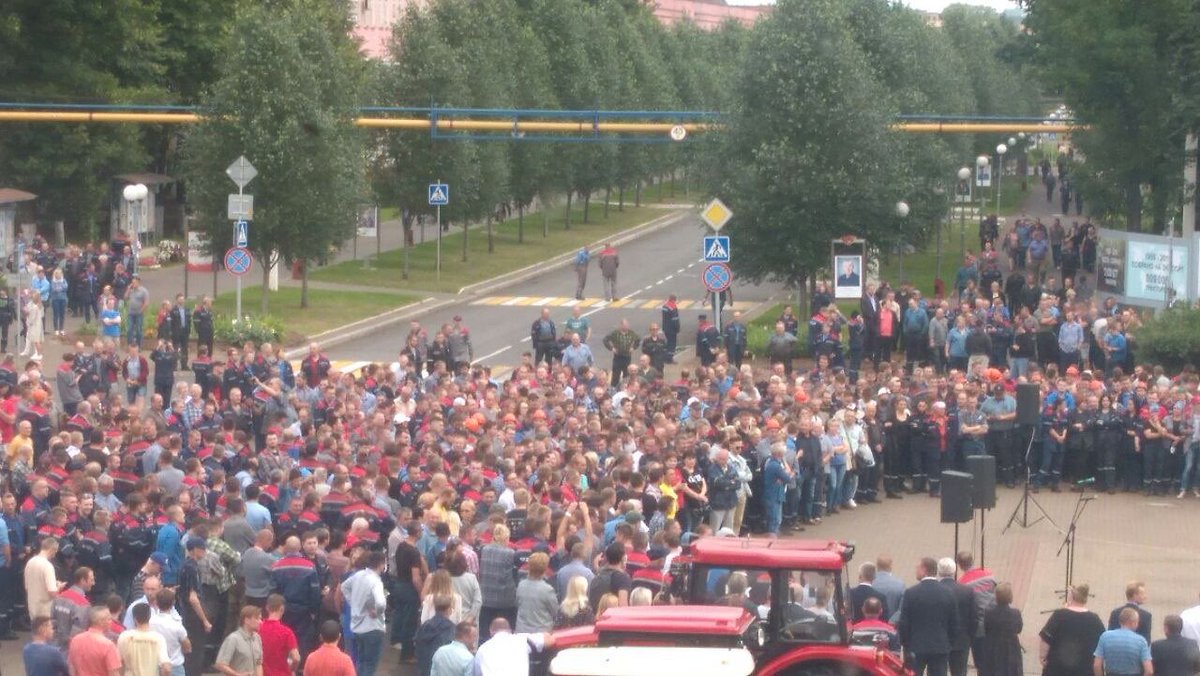 Minsk Tractor Works JSC (Belarus industrial giant) stopped operations. Workers are on strike and demand from Lukashenka to step down