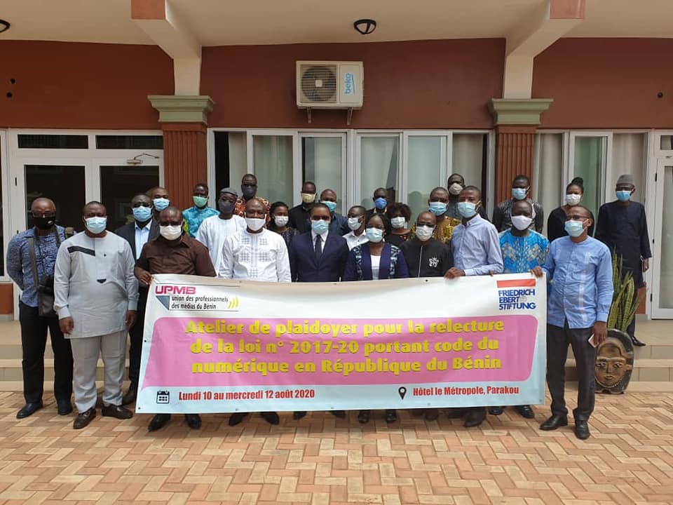L'Union des Professionnels des Médias du Bénin (UPMB) a organisé du 10 au 12 août 2020, à l'hôtel METROPOLE de Parakou, un atelier de plaidoyer pour la relecture critique de la Loi No 2017-20 du 20 avril 2018 portant Code du numérique en République du Bénin grâce à <a href="/Fes_Benin/">Friedrich-Ebert-Stiftung Benin</a>