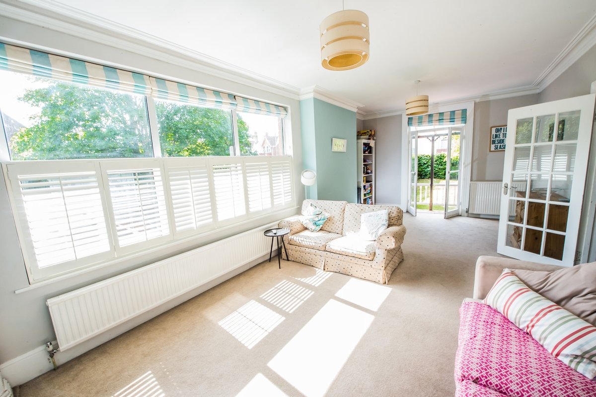 GRWPhotoBIZ's tweet photo. Some property photography took me to Exmouth recently, for Links Estate agents. If you're looking to sell or market a property or workspace in the South West, I can help. #propertybusiness #propertyphotography #marketingphotography #commercialphotographer #commercialphotography https://t.co/I5zXwYlfOS