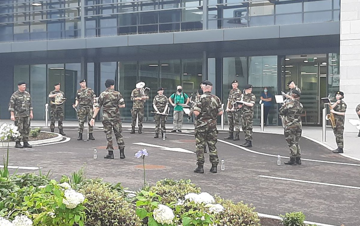 CUH was delighted to welcome the Band of the 1st Southern Brigade this morning.  The band led by Captain Brian Prendergast played outdoors and entertained patients  staff and visitors. Well done to all. <a href="/ParamedicHen/">Kieran Henry</a> <a href="/drconordeasy/">Conor Deasy</a> <a href="/defenceforces/">Óglaigh na hÉireann</a> <a href="/brendanoreillyp/">Brendan O'Reilly</a>
