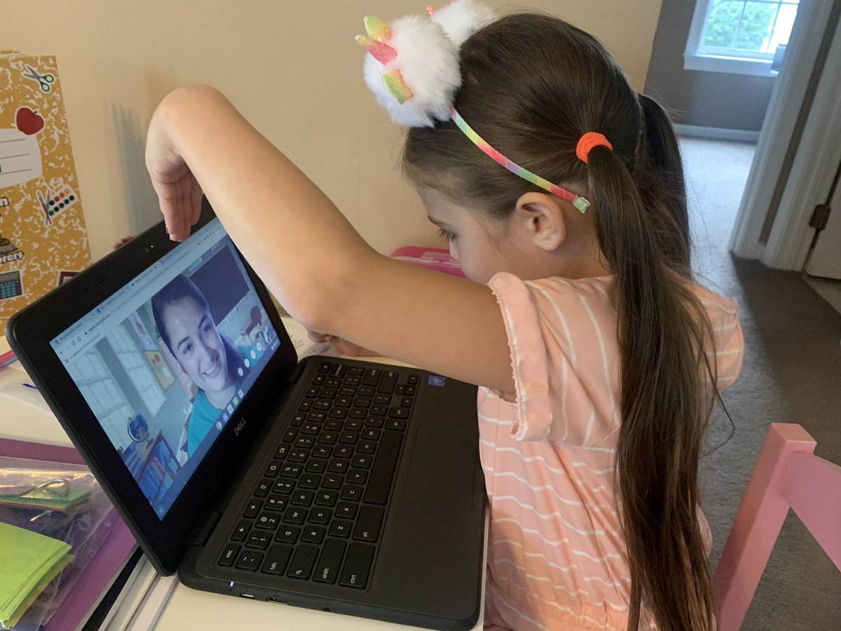 emilyfranESL's tweet image. My little one was not very impressed with her new teachers’ Bitmoji #virtualclassroom

 —— However, she was very impressed on how her new teacher made her FEEL.

Her teacher admired her nail color &amp;amp; named every single sticker on her nails.

THIS is what matters. 😍🍎✏️💗