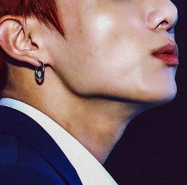 Jungkook's jawline - a  thread