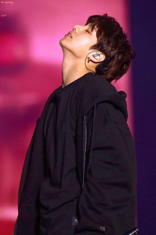 Jungkook's jawline - a  thread