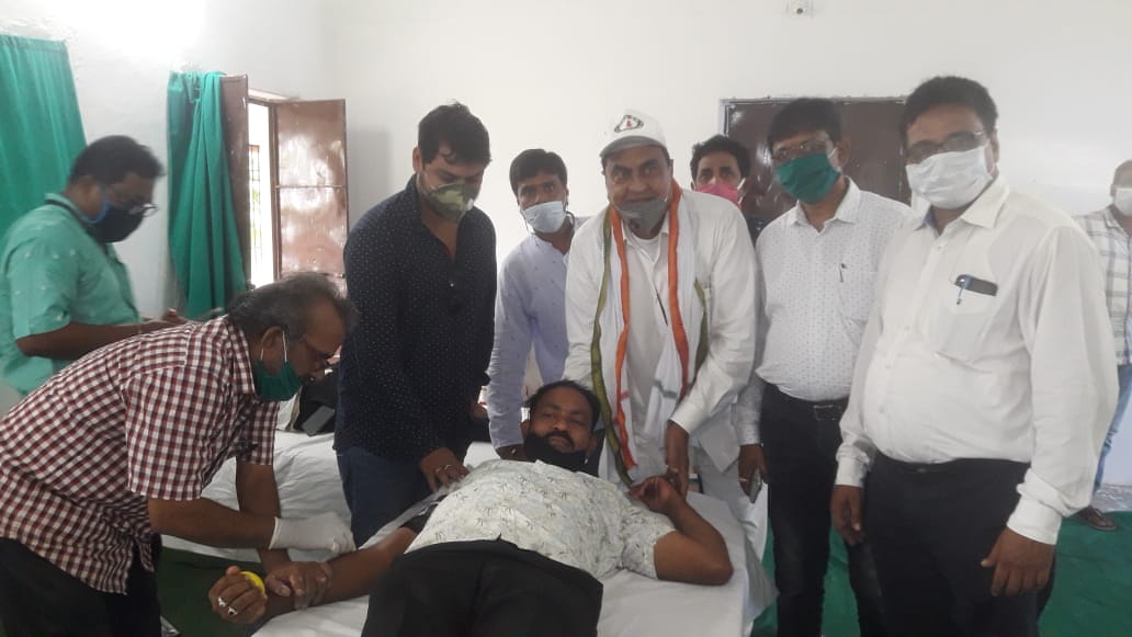 BJD4Sonepur's tweet photo. ସୋନପୁର ଜିଲ୍ଲା ସଦର ବ୍ଳକ ର ବିଶିମୁଣ୍ଡା ଗ୍ରାମ ପଞ୍ଚାୟତର ଓଡିଶା- ମୋ ପରିବାର ଓ ଜୀବନ ବିନ୍ଦୁ ଆନୁକୂଲ୍ୟରେ ସପ୍ତାହ ବ୍ୟାପୀ ରକ୍ତଦାନ ଶିବିର ଅଭିଯାନର ପଞ୍ଚମ ଦିନରେସର୍ବମୋଟ 40 ୟୁନିଟ ରକ୍ତ ସଂଗ୍ରହ କରାଯାଇଥିଲା। 
@Naveen_Odisha 
@bjd_odisha 
@BJD_JibanBindu 
@BYJD_Odisha 
@BcjdOdisha https://t.co/OT0H0n3jlK