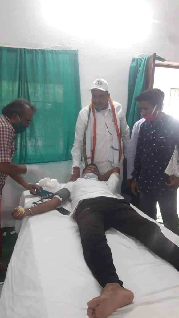 BJD4Sonepur's tweet photo. ସୋନପୁର ଜିଲ୍ଲା ସଦର ବ୍ଳକ ର ବିଶିମୁଣ୍ଡା ଗ୍ରାମ ପଞ୍ଚାୟତର ଓଡିଶା- ମୋ ପରିବାର ଓ ଜୀବନ ବିନ୍ଦୁ ଆନୁକୂଲ୍ୟରେ ସପ୍ତାହ ବ୍ୟାପୀ ରକ୍ତଦାନ ଶିବିର ଅଭିଯାନର ପଞ୍ଚମ ଦିନରେସର୍ବମୋଟ 40 ୟୁନିଟ ରକ୍ତ ସଂଗ୍ରହ କରାଯାଇଥିଲା। 
@Naveen_Odisha 
@bjd_odisha 
@BJD_JibanBindu 
@BYJD_Odisha 
@BcjdOdisha https://t.co/OT0H0n3jlK