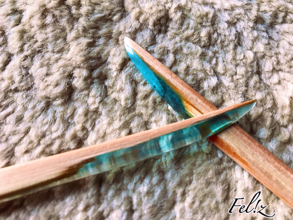 Feliz_392034's tweet photo. ずっと作りたかった、ウッドレジンのペーパーナイフを作りました。

改良の余地ありだけど、使い物にはなります(ˊᗜˋ*)

カラーはレジン道(@resindou1)さん
レジンはHCCR@レジン専門店(@HCCResin)さんのプレゼントでいただいた2液を使いました。

一本は旅立ちました。
また作ろう٩( 'ω' *)و https://t.co/BSCGKL4VSs