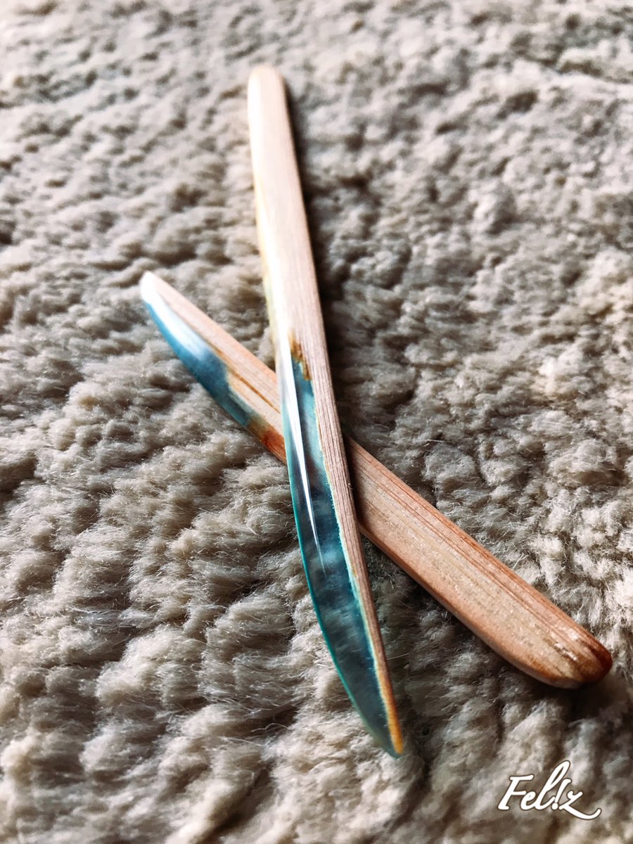 Feliz_392034's tweet photo. ずっと作りたかった、ウッドレジンのペーパーナイフを作りました。

改良の余地ありだけど、使い物にはなります(ˊᗜˋ*)

カラーはレジン道(@resindou1)さん
レジンはHCCR@レジン専門店(@HCCResin)さんのプレゼントでいただいた2液を使いました。

一本は旅立ちました。
また作ろう٩( 'ω' *)و https://t.co/BSCGKL4VSs