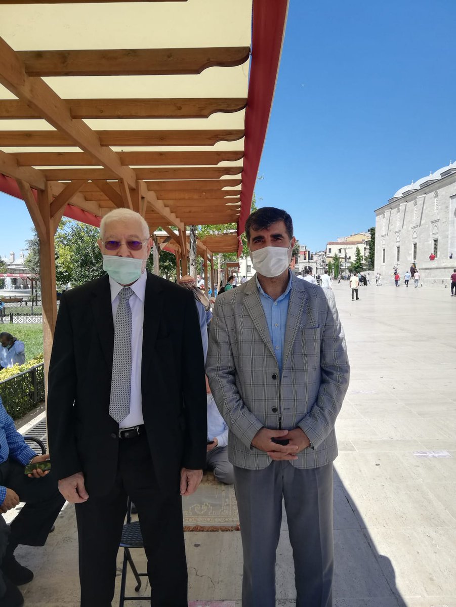 Mısır zindanında vefat eden İhvan liderlerinden İsam El İryan için Fatih Camiinde kılınan gıyabi cenaze namazına katılarak İhvan Genel Sekreteri Mahmut Hüseyin'e taziyelerimizi sunduk.