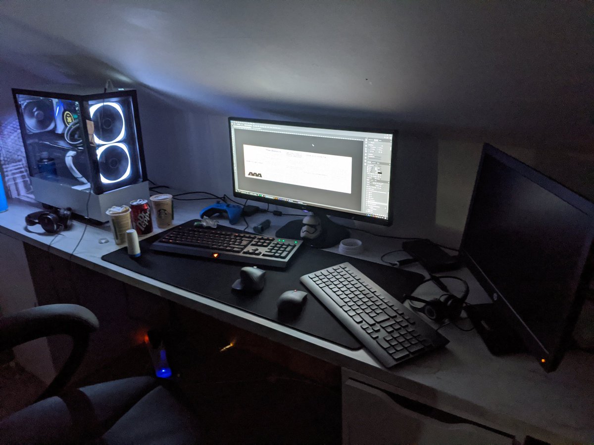 studio__aaa's tweet photo. 3 years of working that job 5-6 days a week and being up until 4am every night working on artwork, and then 6 months of working 2 jobs at one desk from home bcos covid

August 2020 I am fully self employed doing art and graphic design https://t.co/2VOcsCmVya