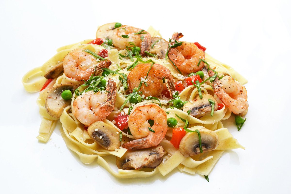 CafeDeBoston's tweet photo. Something we can cook home tonight:
Shrimp Scampi, with fresh pasta cooked al dente, shrimp, spinach, green peas, tomato, mushroom, lemon, butter, garlic & olive oil.
https://t.co/4WtYNNkI2H
#scampi #pasta #aldente #freshpasta #papperdelle #shrimp #Boston https://t.co/87dVJme1kQ