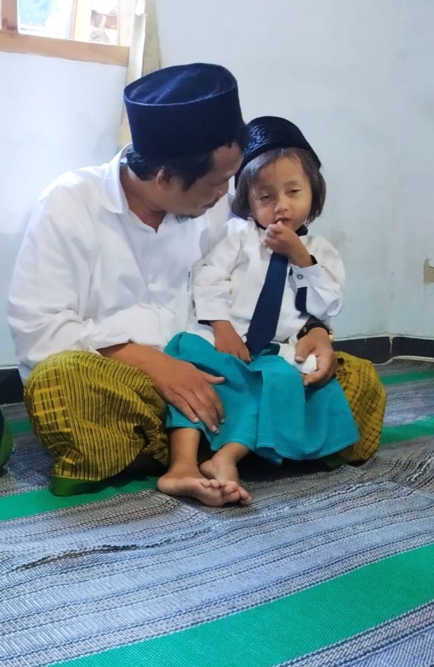 Dikirimi ponakan, guse seneng ambe arek cilik.