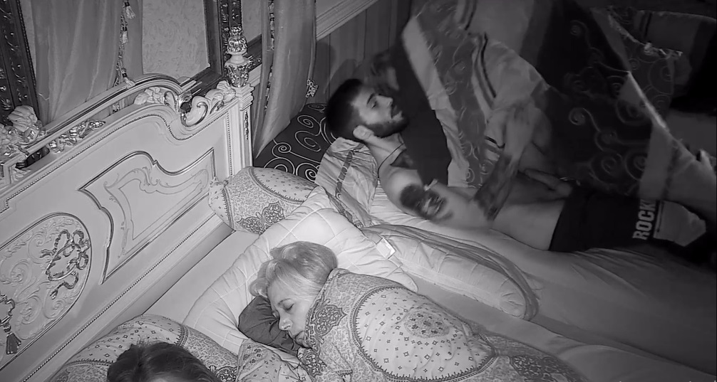 jugboy990's tweet photo. Parovi 😎Strahinja 🍆🍆🍆#harddick #serbiandick #reality #sexreality #serbianboy https://t.co/FqXJYdm90b