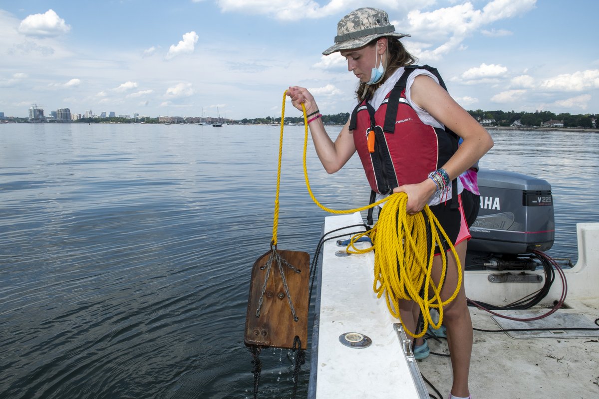 11thHourRacing's tweet photo. ๐ @SoundWaters just wrapped its summer intensive research program with 10 high school students pursuing their passion for #science and the #environment on Long Island Sound. ๐ธ A few photos courtesy of SoundWaters! #schoolsoutscience https://t.co/RtuyN8K2IX