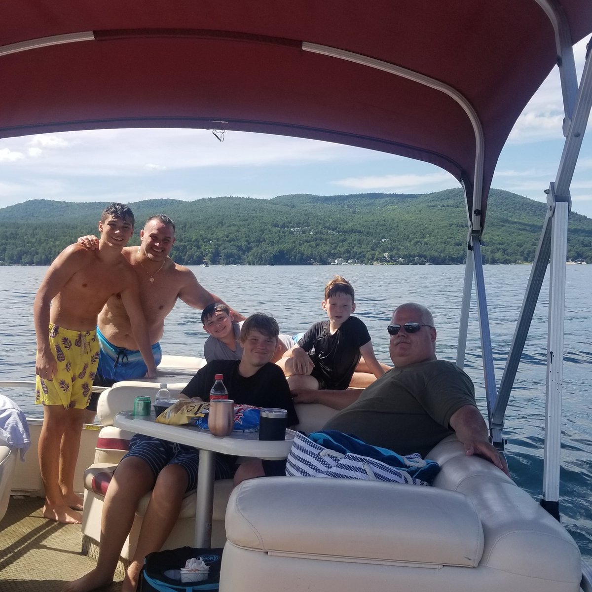 MariaVecchioSc1's tweet photo. Pontoon fun while on the Lake! #campingfun #lakegeorge #familytime #relaxunwindfun https://t.co/Zi9wjUJovK
