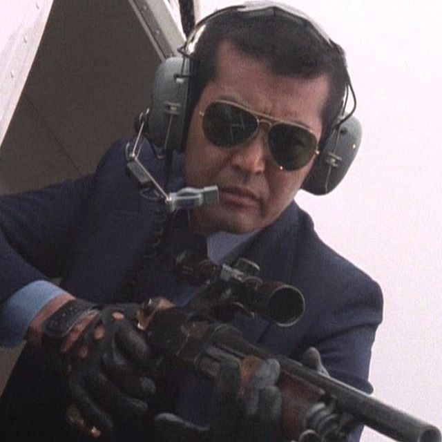 北沢龍平 渡哲也さんは大スターである以上に 特定世代においては特撮ヒーローに近い想い入れがあったかとに思う ただそのヒーローは サングラス姿で 常軌を逸した武装をし 常軌を逸した特殊車輛を駆っていた いままで見たことのないヒーローだった