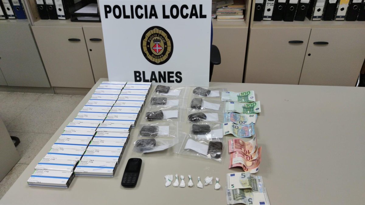 Blanes_cat's tweet photo. Notícia: La Policia Local de @Blanes_cat deté al responsable d’un focus de venda de droga. Avui ha passat a disposició judicial un home de 37 anys veí de @Blanes_cat acusat d’un delicte contra la salut pública i falsificació de document públic

https://t.co/JKf3GpnPOu https://t.co/dz5B7UmGDD