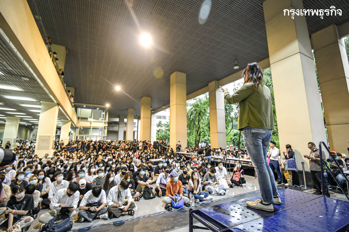 ktnewsonline's tweet photo. โดยผู้ชุมนุมมารวมตัวกันที่ตึกมหาจักรฯ คณะอักษรศาสตร์ จุฬาลงกรณ์มหาวิทยาลัย เมื่อเวลาประมาณ 17.20 น.
ภาพ: ชวรินทร์ เผงสวัสดิ์
#กรุงเทพธุรกิจ #กรุงเทพธุรกิจออนไลน์ #เสาหลักจะหักเผด็จการ #คณะจุฬาฯ #SpringMovement https://t.co/cZXk2CEKxS