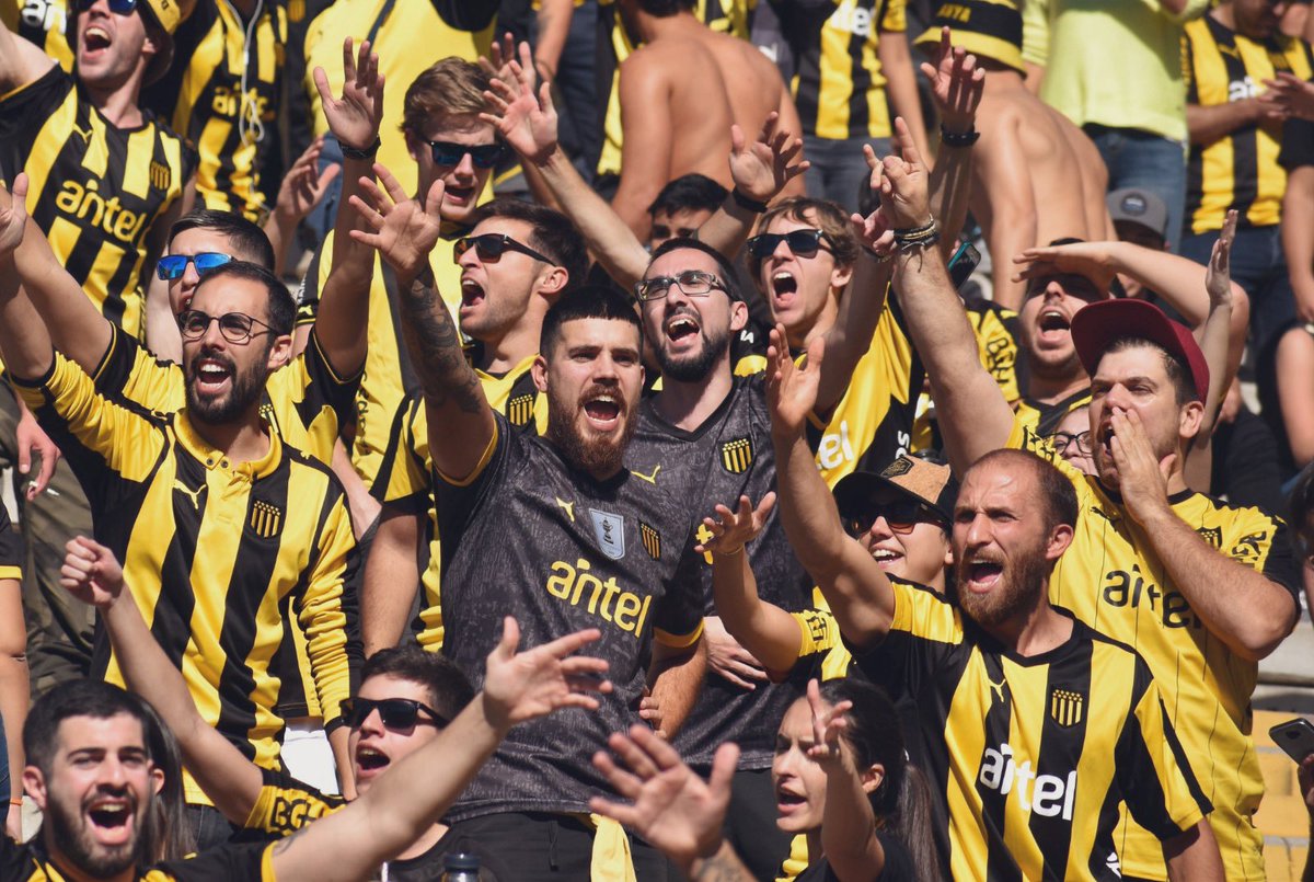 OficialCAP's tweet photo. 🗣️ ¡Alentá desde casa a Peñarol este domingo y hacé sentir tu voz en el Campeón del Siglo! 

Ingresá en este link 👉https://t.co/9uexwsuBqO https://t.co/kVkqD4ESwK