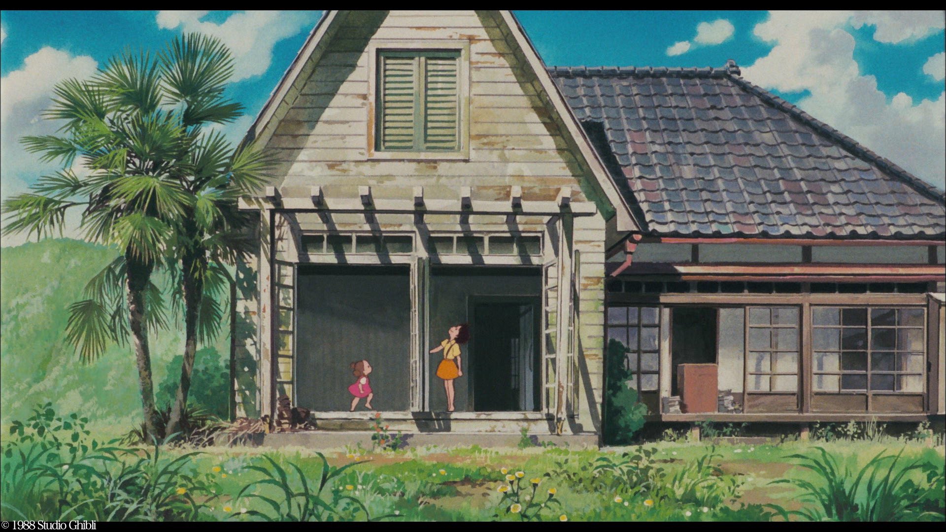 アンク 金曜ロードショー公式 サツキとメイが住むことになるこの家 日本家屋に洋間がつながったちょっと不思議な構造ですが 昔はよくあった形なんです 外観のアイディアは宮崎駿監督が出したもので それを元に美術の男鹿和雄さんが細部を描きこんで