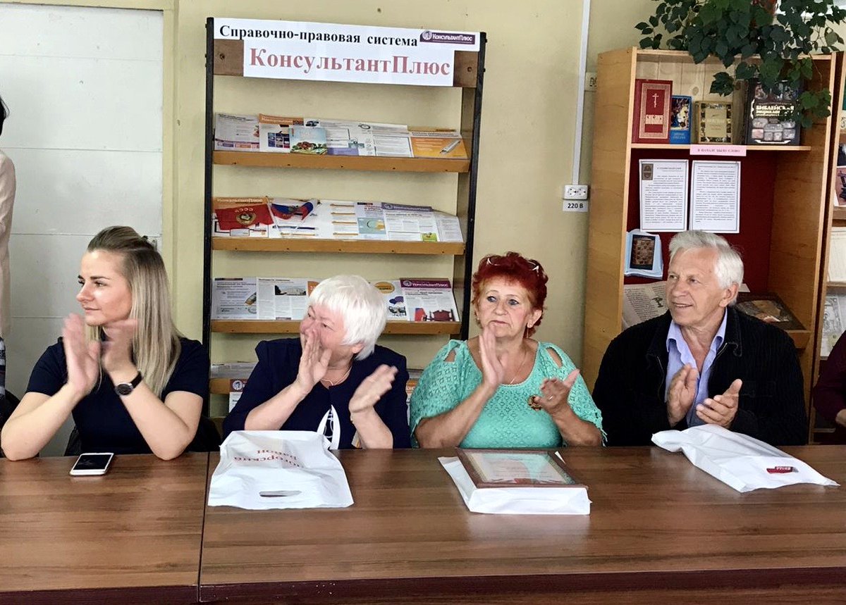 В Ясногорской центральной библиотеке им. В.В. Вересаева состоялось мероприятие, посвященное Дню сельских старост и ТОС yasnogorsk.tularegion.ru/press_center/n…