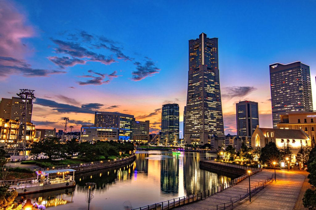 ju_ur1_0315's tweet photo. 久々にしれっと
私の大好きな街
昨日の夕焼けとともに
色んな角度からたくさんどうぞ

#みなとみらい
#canon
#eos80D
#kenkotokina https://t.co/tvPEJjL8vx