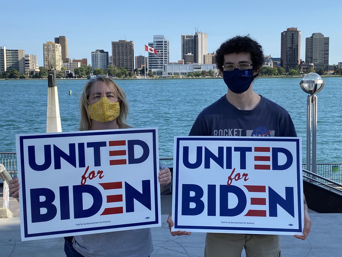  @BarnstormersUSA  #SignsAcrossAmerica  #UnitedForBiden  #WeWantJoe  @natkatsal  Just across the Detroit River is Canada. Yes, if you live in SE Michigan you must learn the words to O, Canada! Sung at hockey games - of course. 