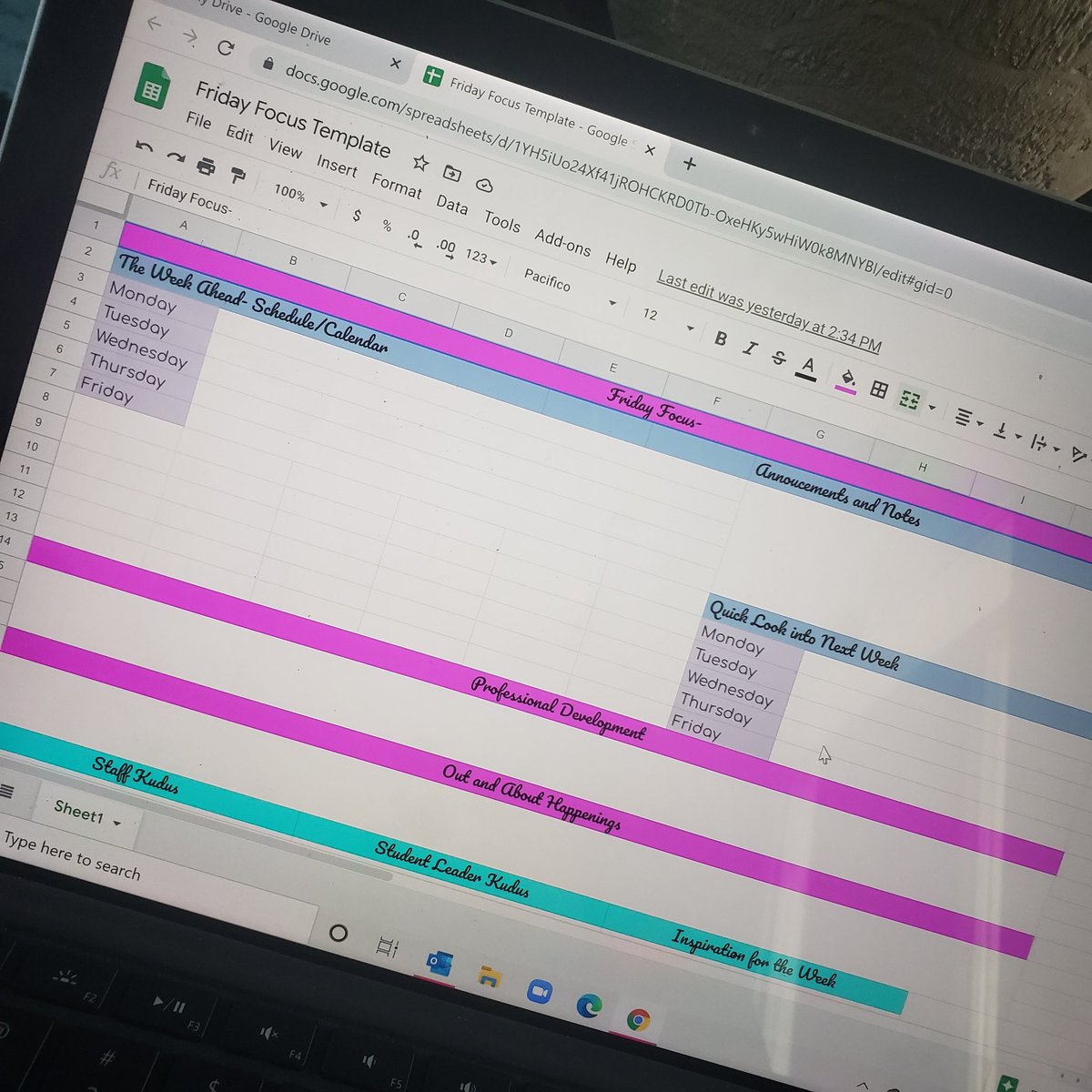 MrsAmyElizabeth's tweet photo. For 5 years I prepared Monday Memo. As my boys have become older and more active in activities, I struggled to get it done over the weekend. Switching it up for year 6, #FridayFocus starts today! @ToddWhitaker
#edqueens #teachingsforlife https://t.co/9yFhhTlpcG