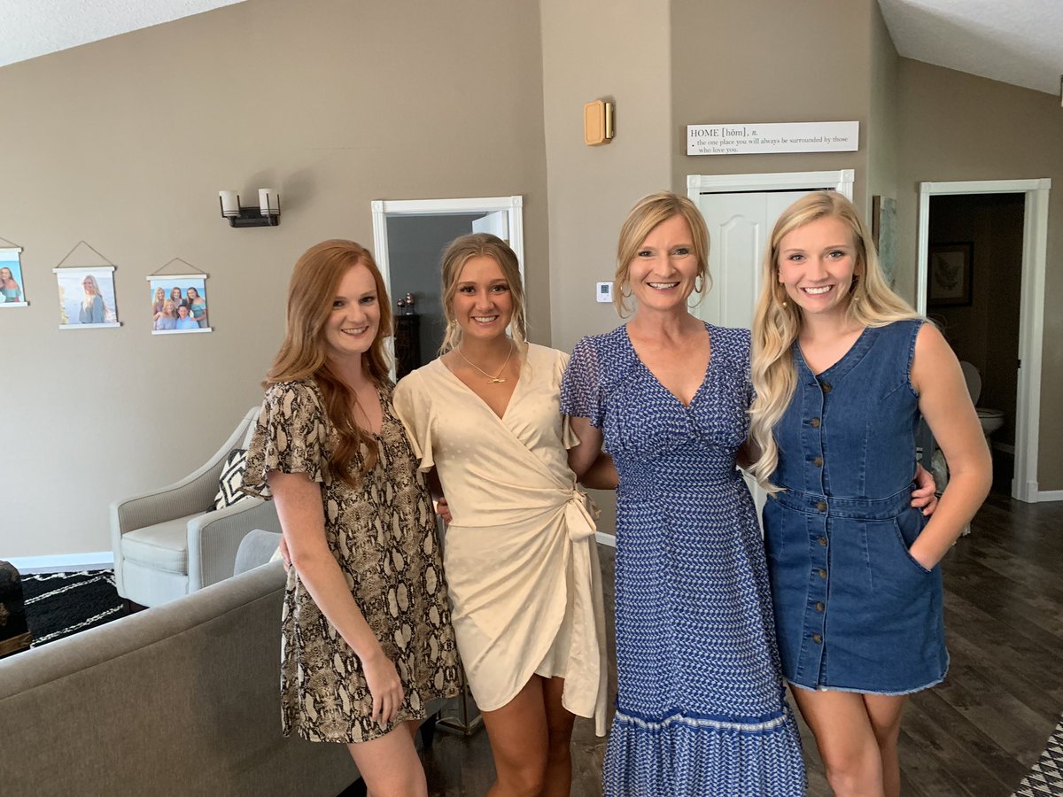 ShawnMarko's tweet photo. Big shout out to the blond on the right on her 21st Birthday. So proud of the young woman you have become Macy!! Hope you have a great day. @JessieMarkovic @macymarkovic https://t.co/dVPLA0Unxp