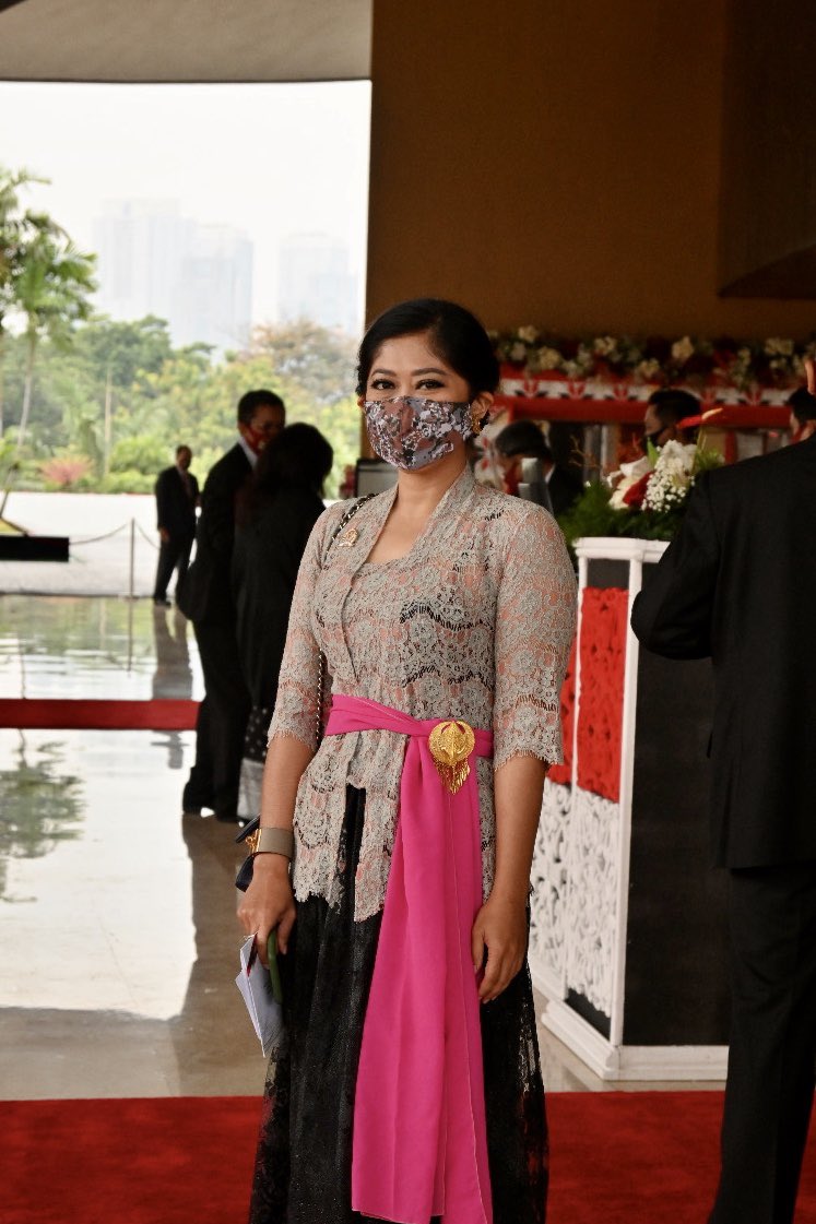 meutya_hafid's tweet photo. Tadi ikut menghadiri secara fisik Paripurna MPR menyambut kemerdekaan RI, juga Paripurna DPR - Nota Keuangan. Ini menandai dimulainya masa sidang I DPR RI tahun 2020-2021. ‘Awal tahun’ di DPR RI dimulai dari Agustus. https://t.co/Q4iKeWWR5O