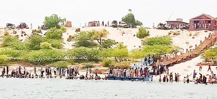 HullioSikandar's tweet photo. These are today's images of  #Kalankar lake at white desert of Sanghar with thousands of tourists - enjoying #HappyIndependenceDay among millions across country. Thankyou #SindhGovt for turning a desert lake of rain-water into one of most happening places in Sindh. @sardarshah1 https://t.co/2a2zjWGJiV