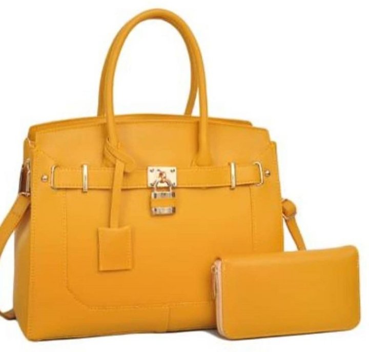 SlayBoutique2's tweet photo. Handbag and purse combo now available β
.
Price: R330
#Gigaba #after26 #VigroDeep #NSFAS #OhNana https://t.co/A7HzNTDwk7