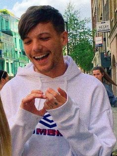 Louis as Meliodas of seven deadly sins; a thread